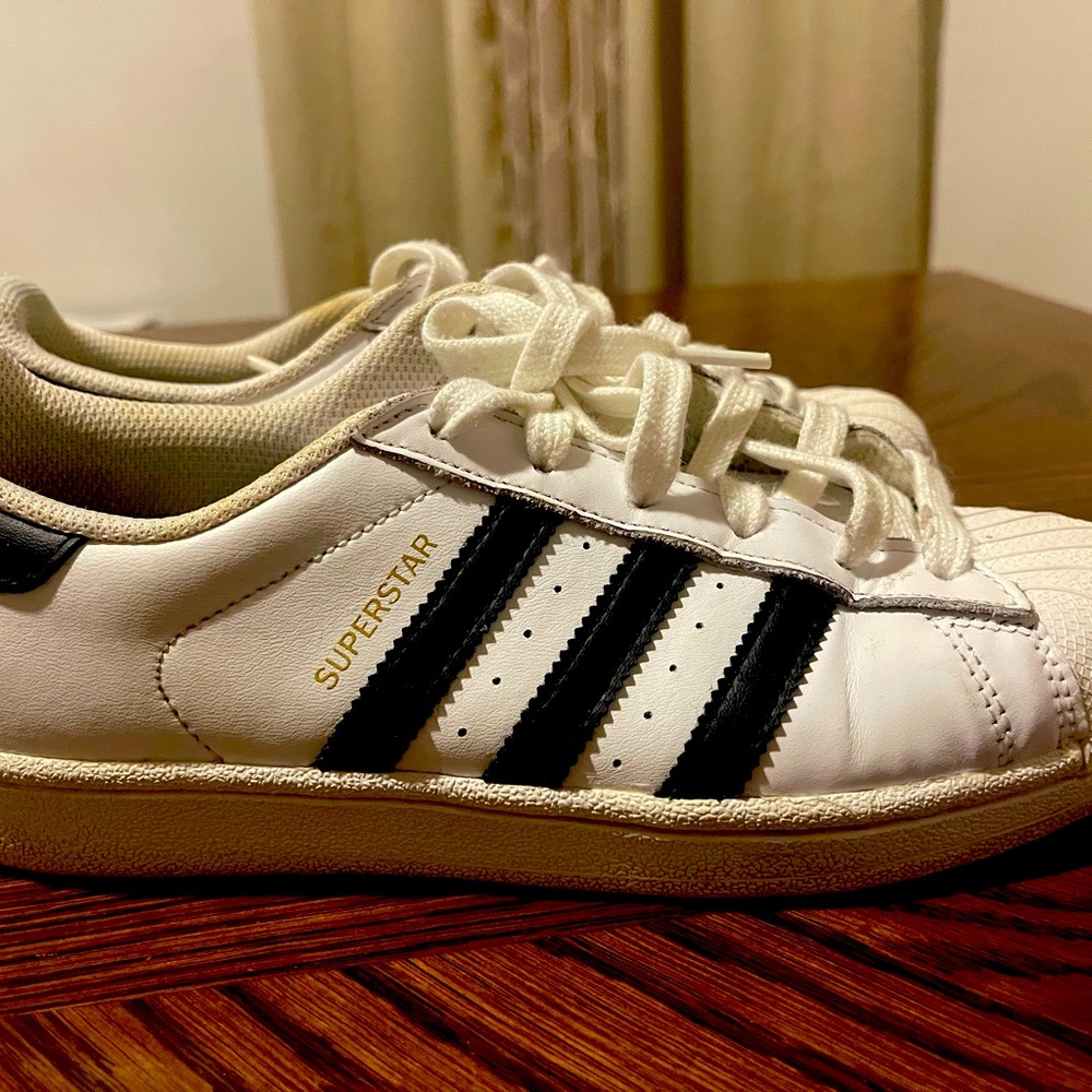 Ladies athletic shoes